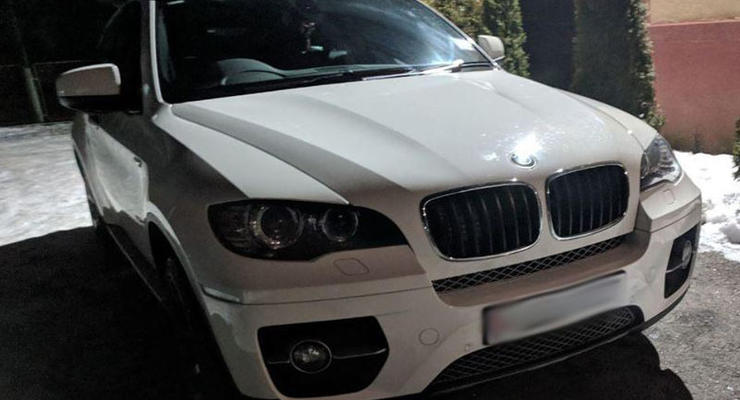 Под Ужгородом водитель BMW обстрелял автомобиль