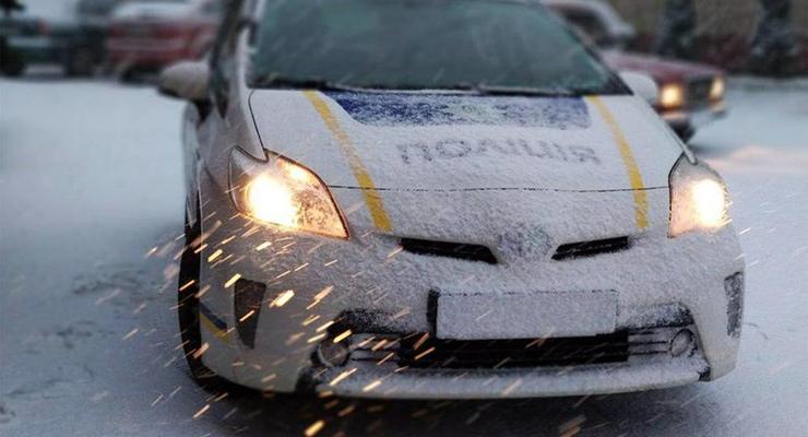 Из-за снегопада и часа пик движение в центре Киева парализовано