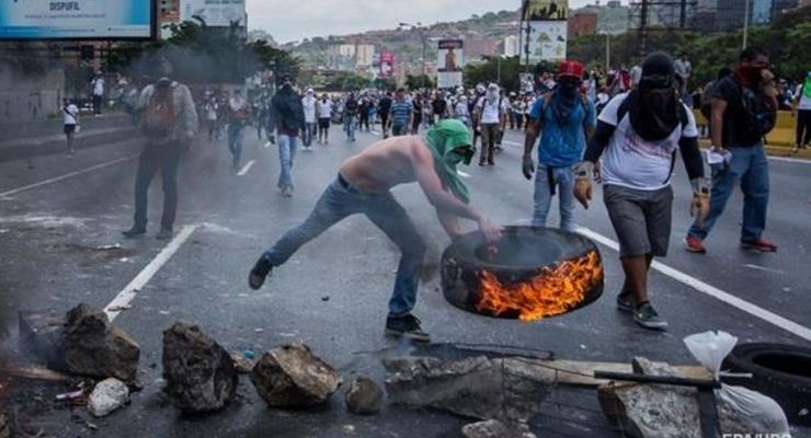 Протесты в Венесуэле: число жертв достигло 16