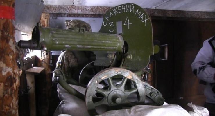 Бойцы ВСУ на Донбассе используют пулемет 1910 года