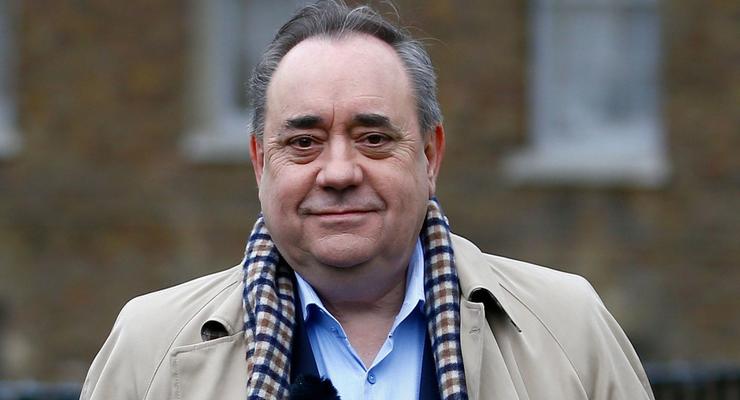 Экс-премьера Шотландии задержали по подозрению в домогательстве