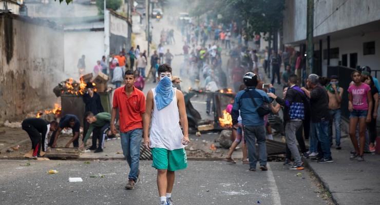 Во время протестов в Венесуэле погибли 26 человек