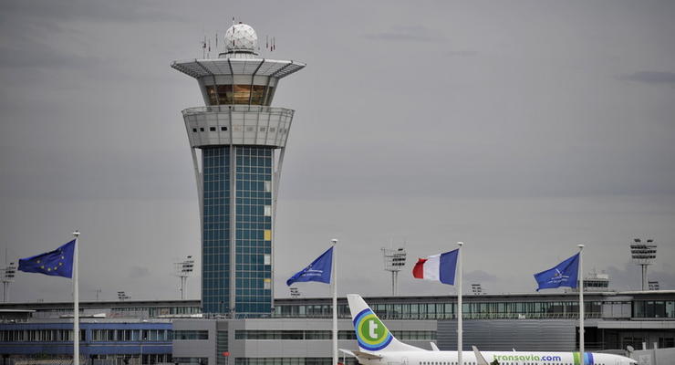 Парижский аэропорт эвакуировали из-за туфель