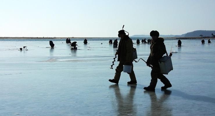 В Киеве рыбак провалился под лед