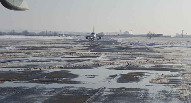 Из-за снега в аэропортах Одессы и Харькова начались задержки рейсов