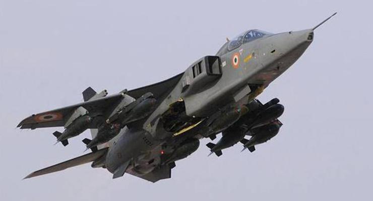 В Индии разбился военный самолет