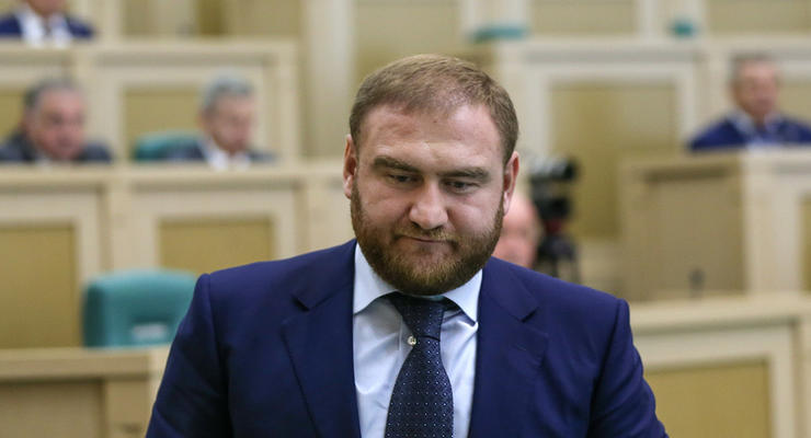 На заседании Совета федерации РФ арестовали одного из сенаторов
