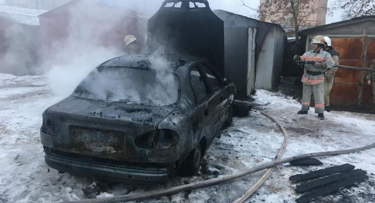 Во Львовской области в сгоревшем авто обнаружили труп мужчины