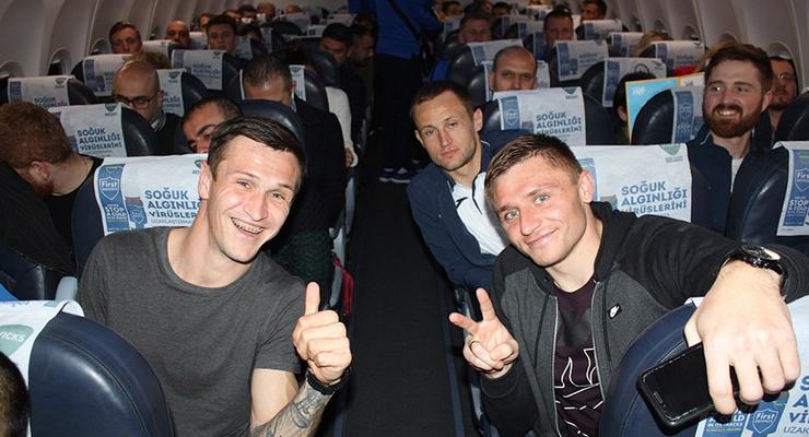 В Киеве не смог сесть самолет с украинскими футболистами