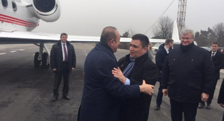Глава МИД Турции прибыл в Украину