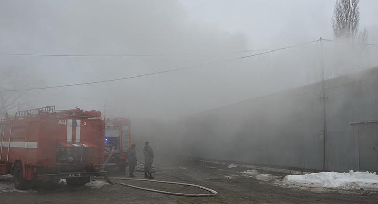 В Днепре произошел масштабный пожар на складах