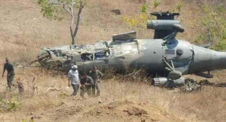 В Венесуэле во время учений упал военный вертолет