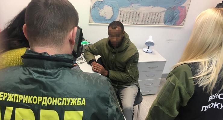 Иностранец пытался попасть в Украину за 800 долларов