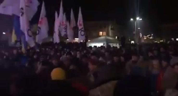 В Белой Церкви во время выступления Тимошенко в толпу бросили дымовые шашки
