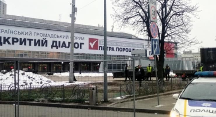 В Киеве на форум Порошенко стянули силовиков