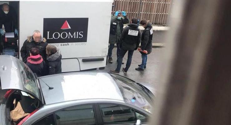 Под Парижем водитель-инкассатор исчез с миллионом евро