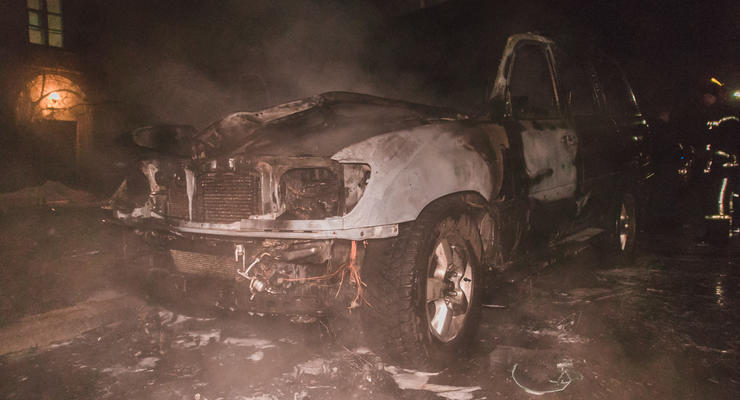 В Киеве сгорел Land Cruiser депутата горсовета