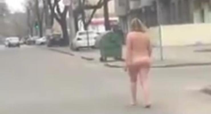 Утром по Харькову ходила полураздетая девушка (видео)