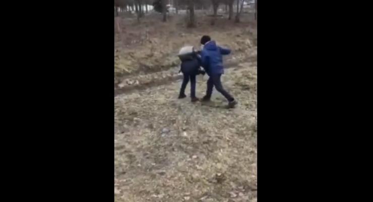 В Кривом Роге пятиклассники сняли видео избиения