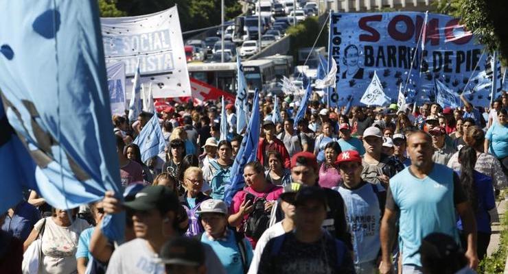 В Аргентине тысячи людей протестуют против высоких тарифов
