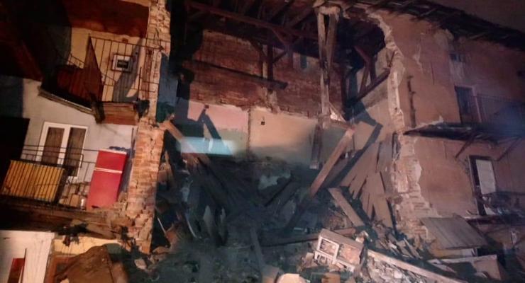 Во Львове рухнула стена жилого дома