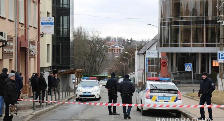 В Виннице из-за "минирования" эвакуировали людей из банка