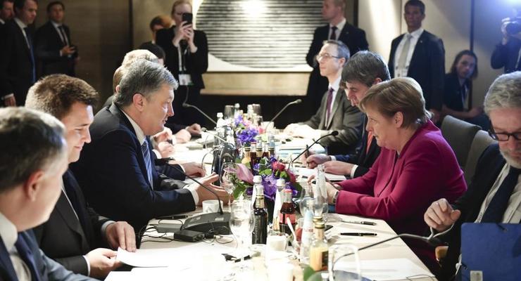 Порошенко и Меркель обсудили санкции за Азов