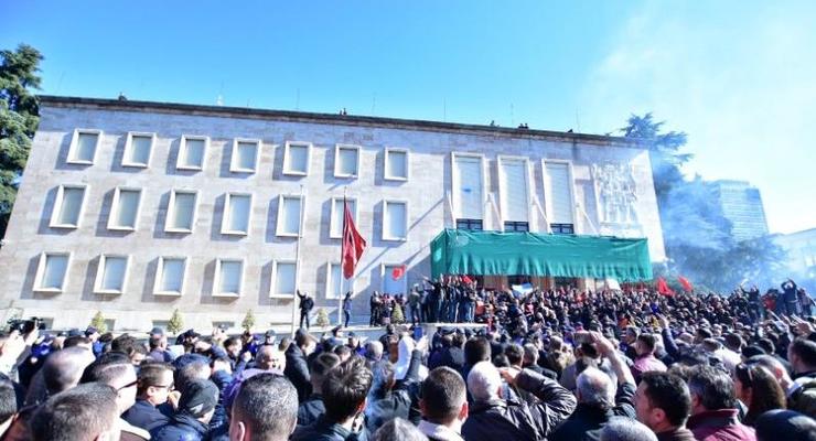 В Албании проходят массовые протесты