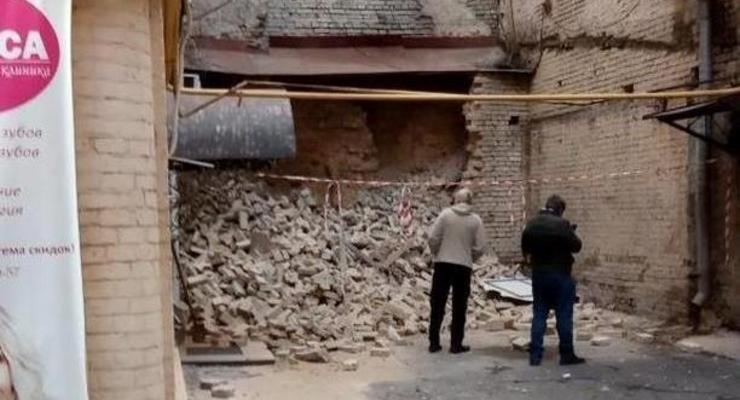 В центре Киева обрушилась стена здания