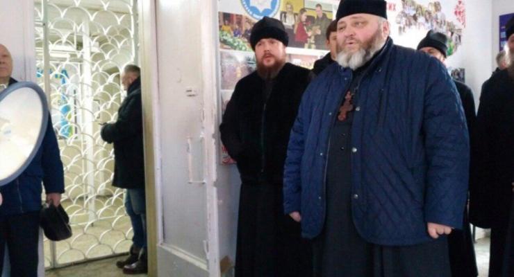 На Донбассе задержали митрополита УПЦ МП