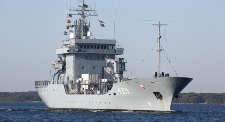 Плавбаза и линкор НАТО вошли в Черное море