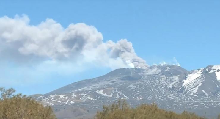 На Сицилии проснулся крупнейший действующий вулкан Европы