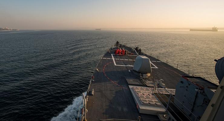 ЧФ РФ поручили непрерывно следить за эсминцем США в Черном море