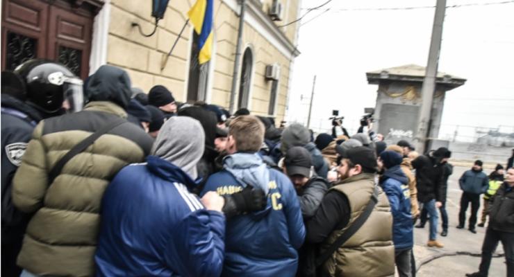Поддержка Супрун: В Одессе штурмовали здание медуниверситета
