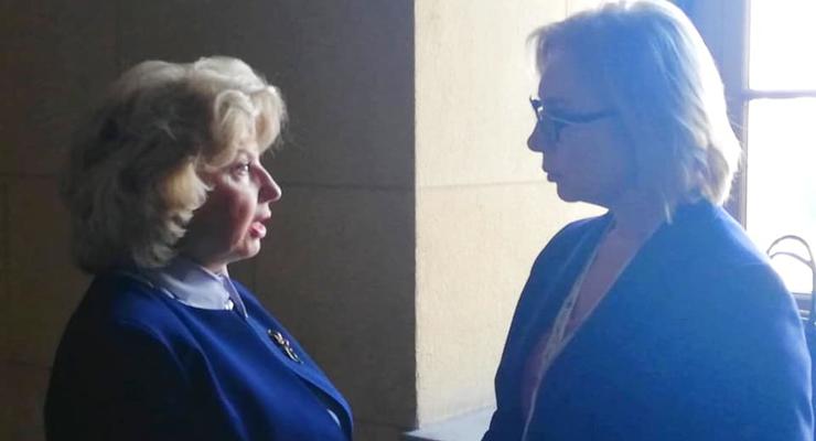 Денисова поймала Москалькову в коридоре греческого парламента