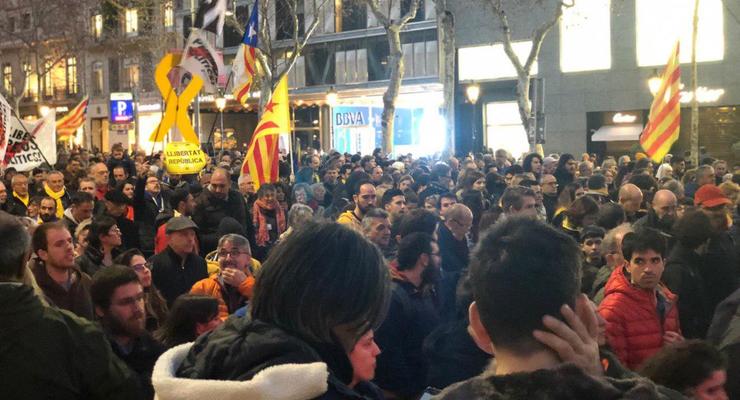 В Каталонии проходит масштабный митинг протеста