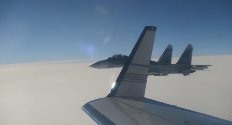 Российский Су-27 приблизился на 20 метров к шведскому самолету