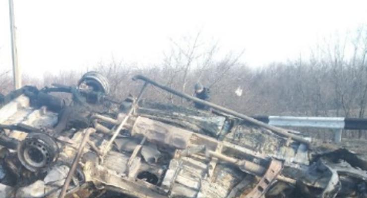На Донбассе перед КПП Еленовка взорвался гражданский автобус