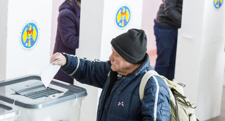 Демократы лидируют на парламентских выборах в Молдове