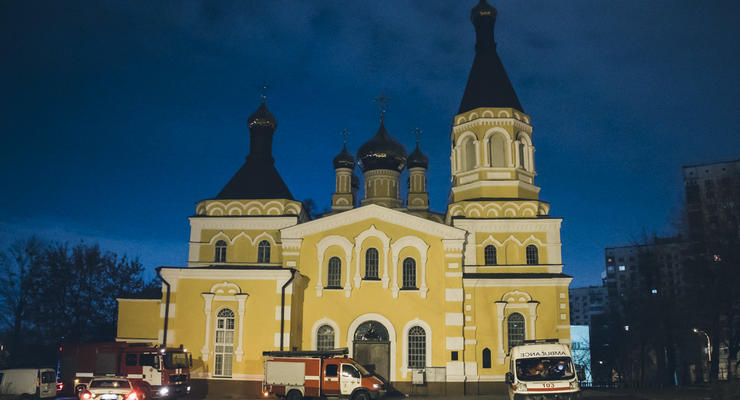В Киеве на территории Свято-Покровской церкви произошел пожар