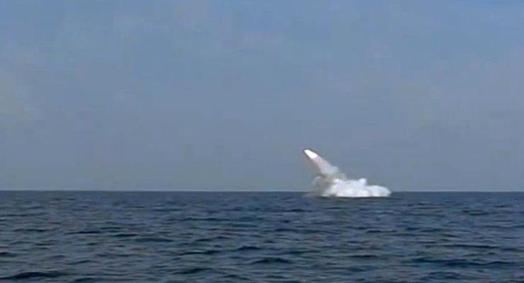Иран провел первый запуск крылатой ракеты с подлодки