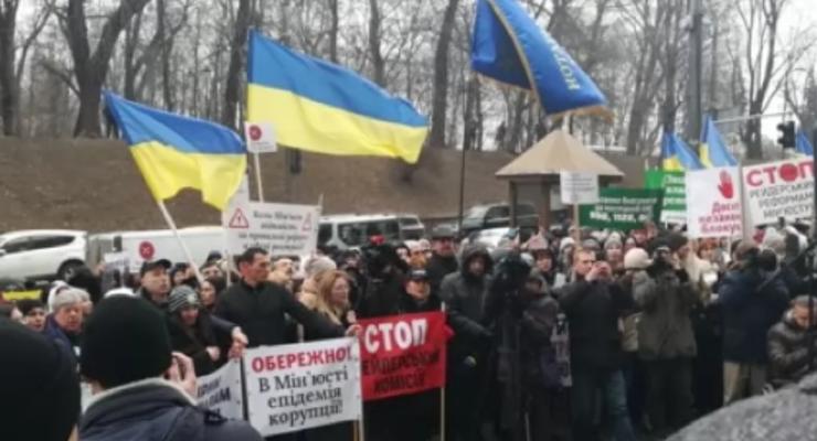 В Киеве под Кабмином нотариусы провели Всеукраинскую акцию протеста