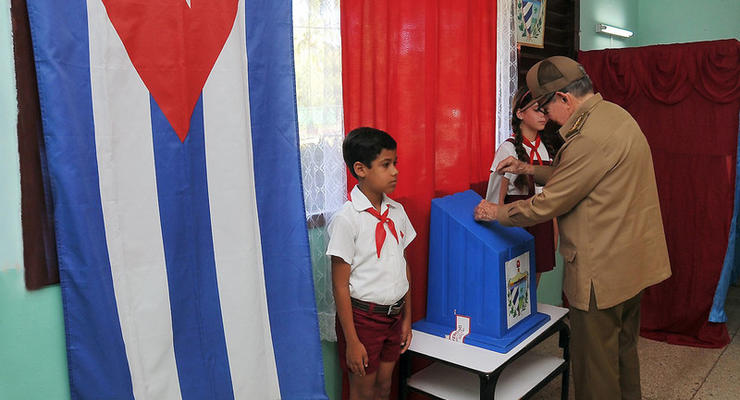 Кубинцы поддержали новую конституцию