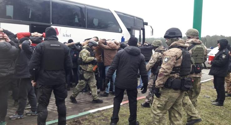 Полиция на въезде в Одессу ищет автобусы с вооруженными людьми