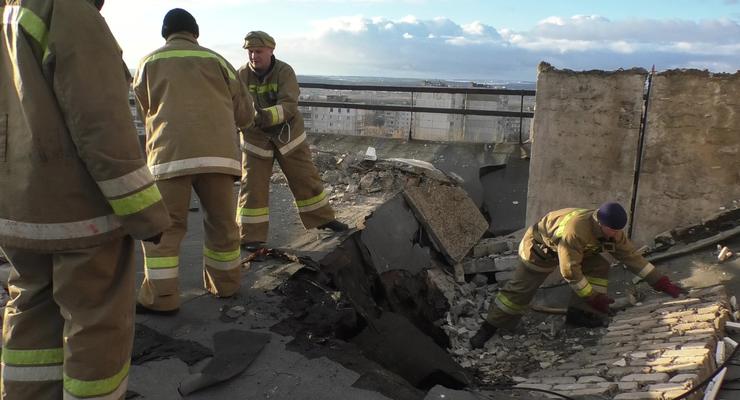 В Луганске обвалилась крыша в многоэтажке