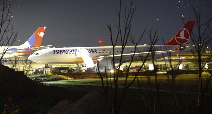 Самолет, который летел из Турции в Москву, совершил посадку в Одессе
