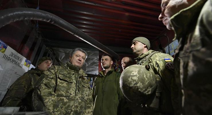 Порошенко посетил прифронтовую зону Донбасса