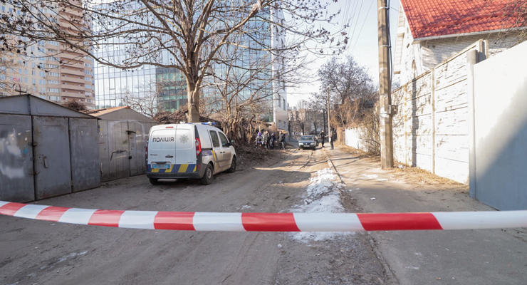 В Киеве возле гаражей нашли труп младенца
