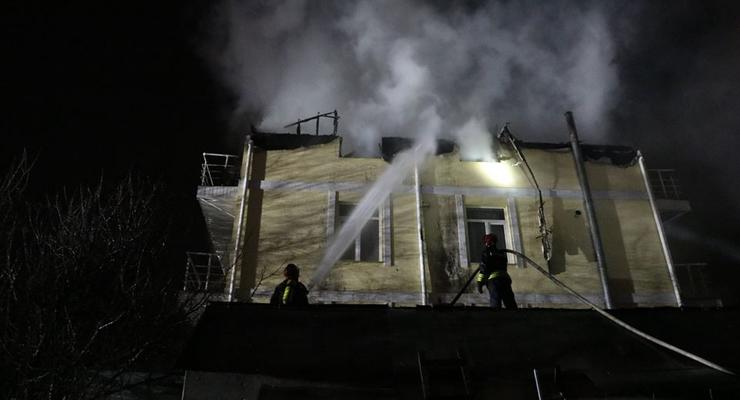 В Киеве ликвидировали пожар в жилом доме