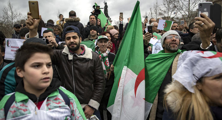 В Алжире возобновились протесты